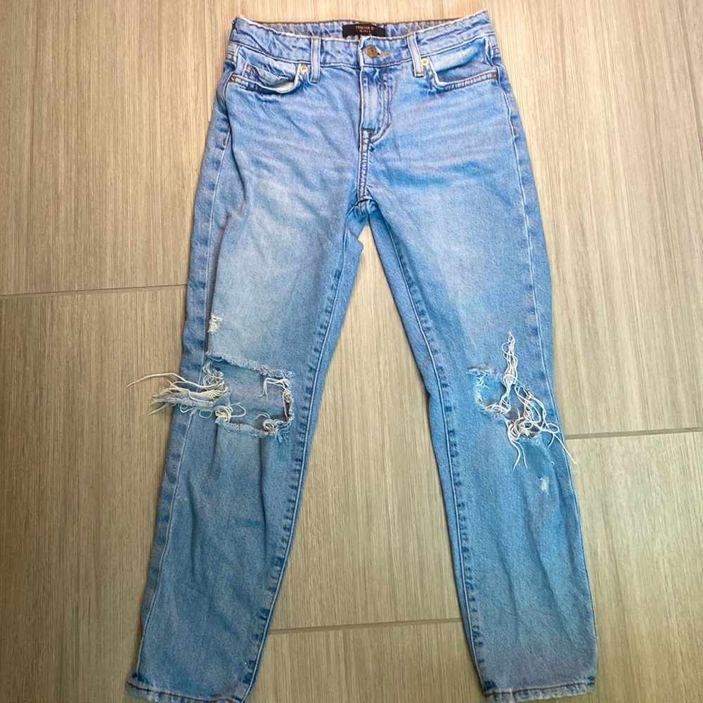Forever 21 ripped mom jeans light wash, size 9/10 (girls)